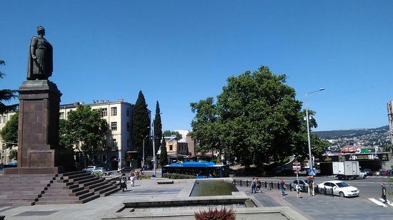 Shota Rustaveli Statue